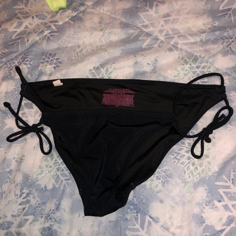 Double loop black side tie bikini bottom